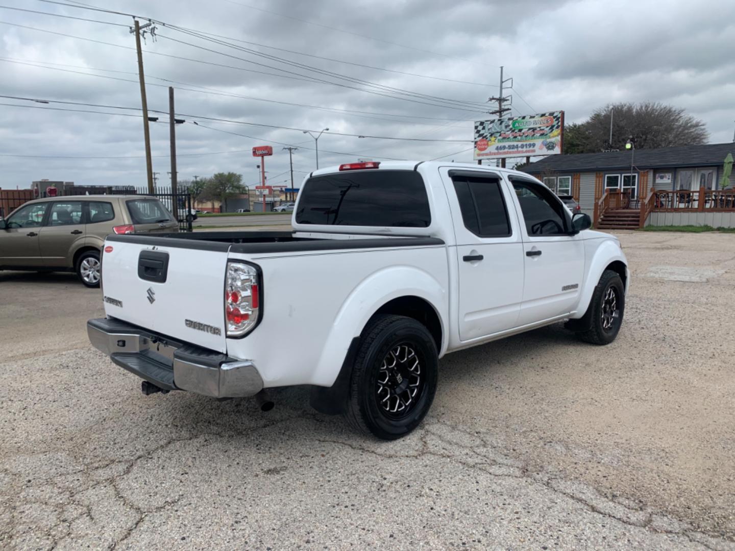 2012 White Suzuki Equator Sport Crew Cab 2WD (5Z61D0ER4CC) with an 4.0L V6 DOHC 24V engine, Automatic transmission, located at 1830 North Belt Line Road, Irving, TX, 75061, (469) 524-0199, 32.834373, -96.993584 - Photo#5